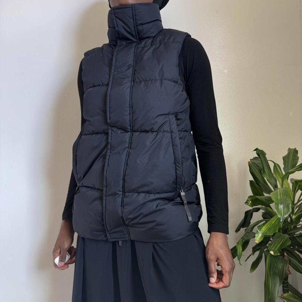 lightweight zip up black puffer vest‎ size S